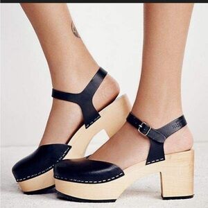 Swedish Hasbeens Black Leather Ankle-Strap Clogs, size 38